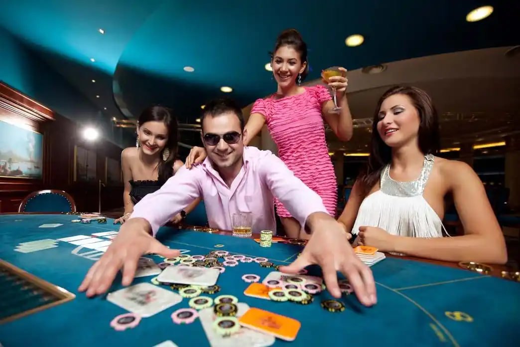 Responsible gaming reminder within the 111 app classic table games section